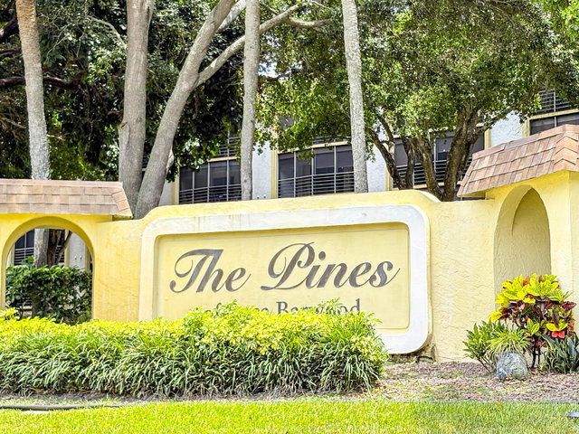 Pines of Boca Barwood II  photo 3